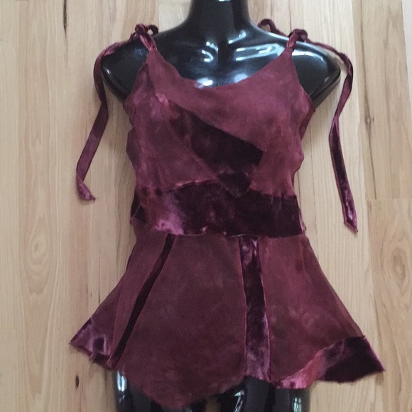 Tops - NYE Monah Li burgundy tank w/velvet waist